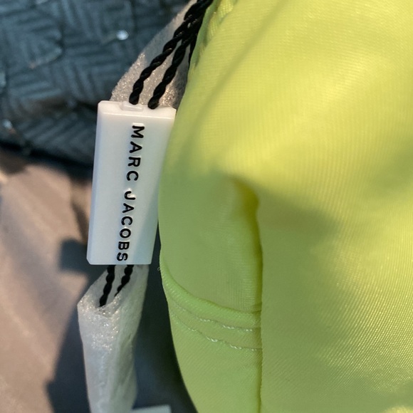 NWT BRAND NEW MARC JACOBS NEON POUCH - Picture 3 of 5
